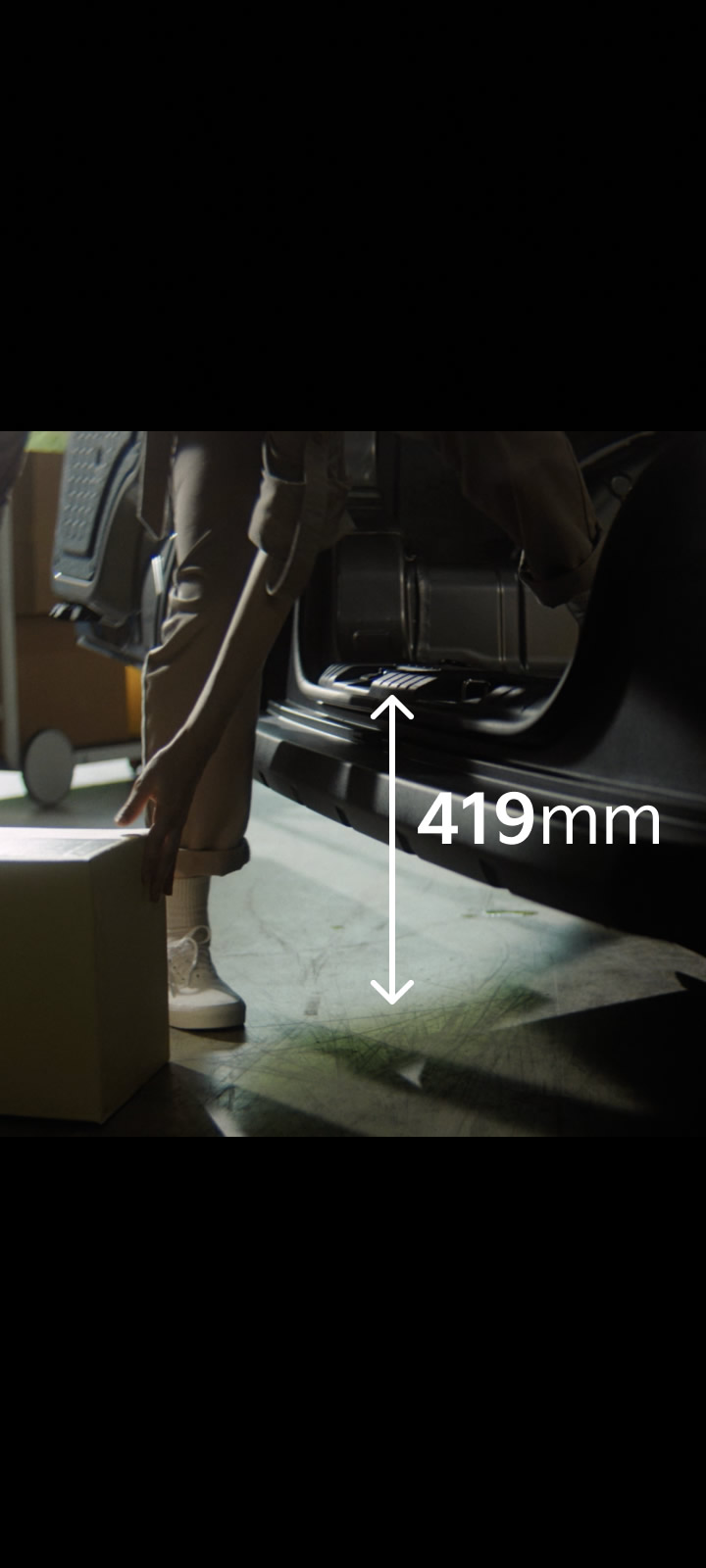 Nahaufnahme der Einstiegshöhe am Heck des Kia PV5 Cargo.